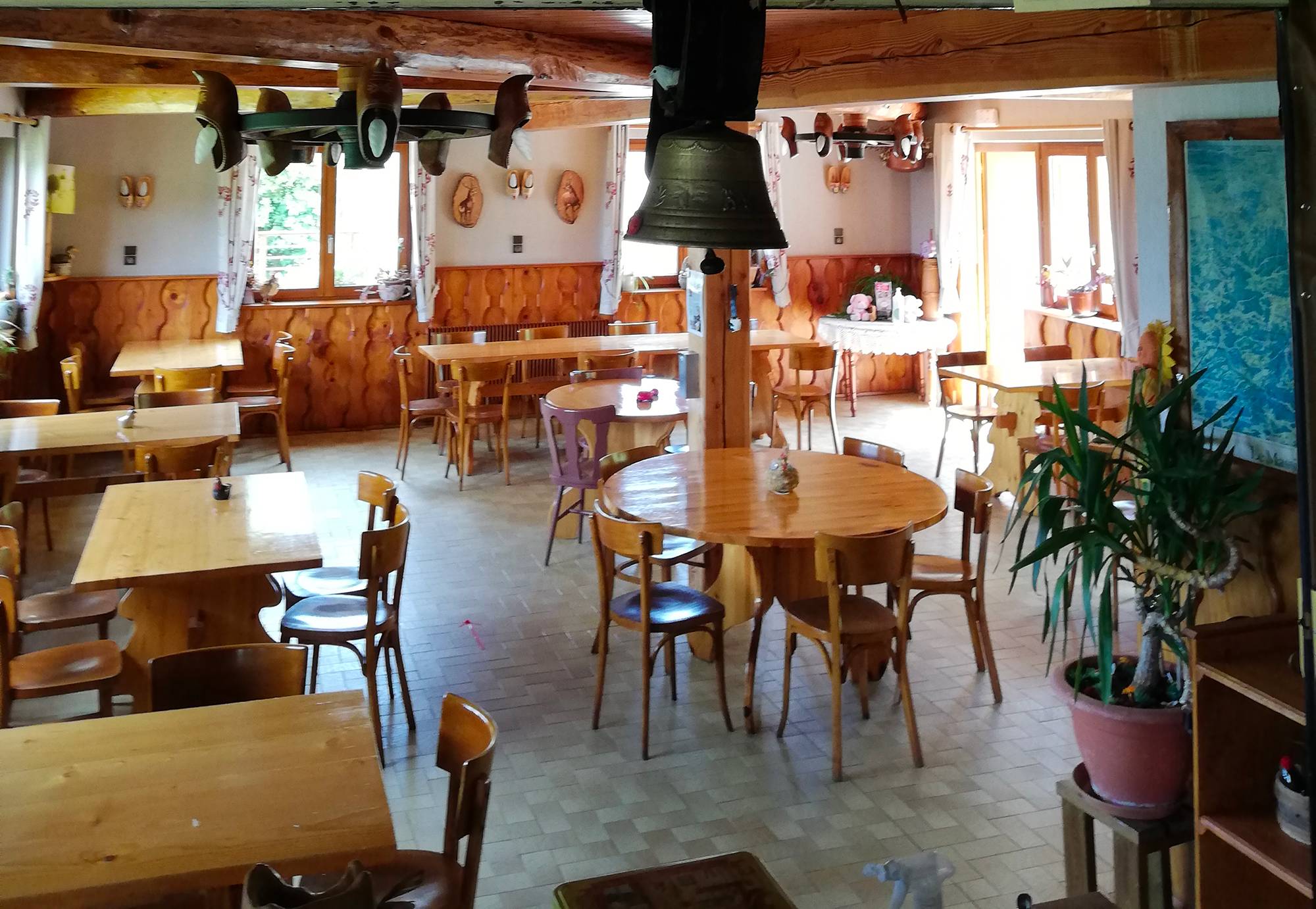 Vous souhaitez réserver une table ou effectuer une commande ? Contactez-nous ! Orbey